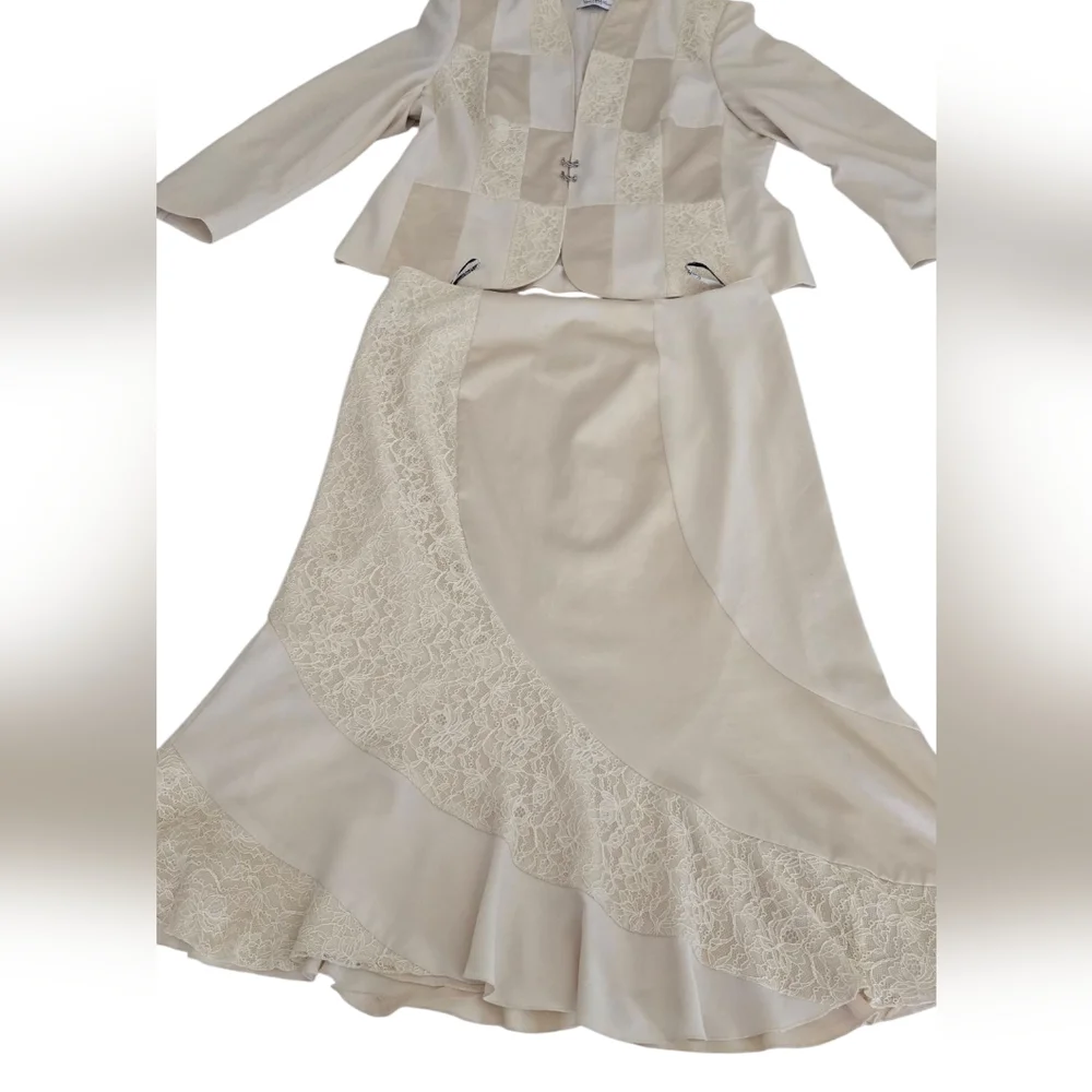VINTAGE VERA MONT FRANCE Cream Ruffled Tiered Long Sleeve Bridal Blazer